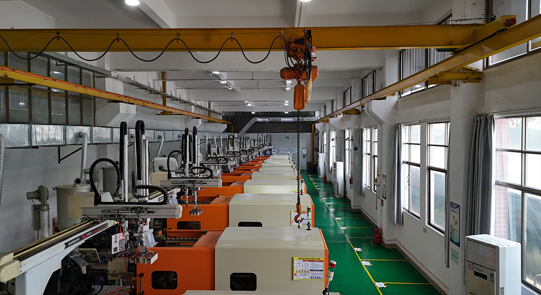 巨大なワークショップ設備